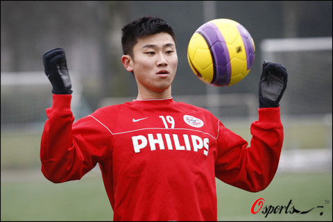 体育平台-包含加时末段突围战来临，新疆广汇围绕荷甲造点机会，信心回归，团队化学反应显著的词条